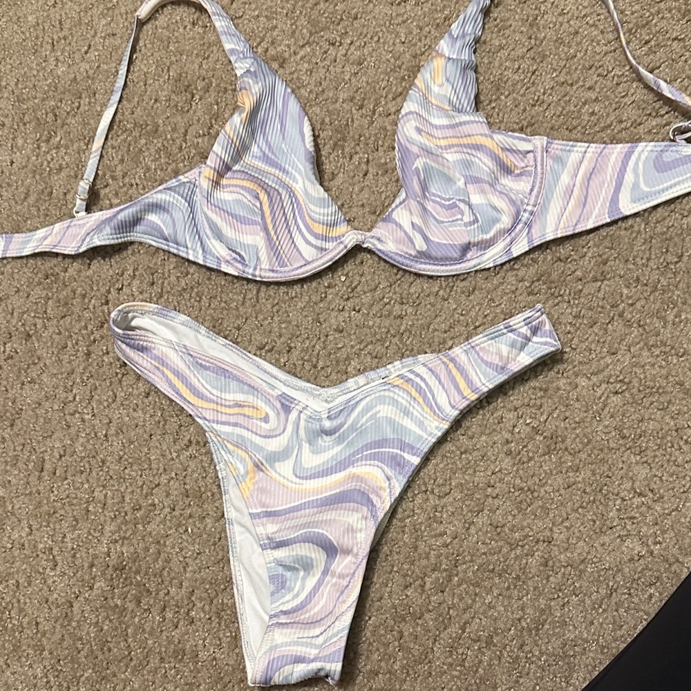 Hollister Women's Marble-Print Underwire Bikini Set in Lavender